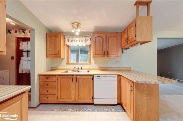 4 Allen Dr, Home with 2 bedrooms, 2 bathrooms and 3 parking in Wasaga Beach ON | Image 15