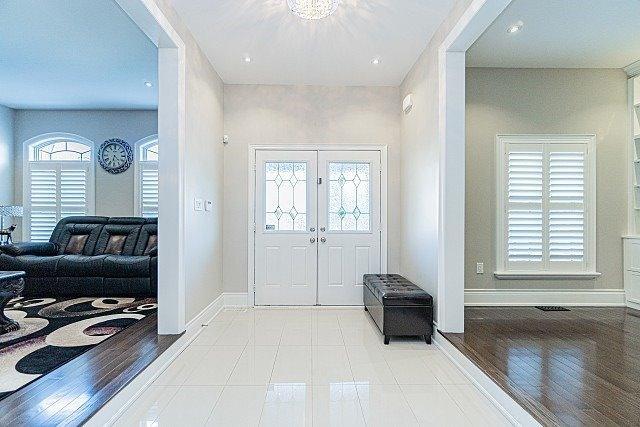 58 Viewmount Cres, House detached with 5 bedrooms, 5 bathrooms and 4 parking in Brampton ON | Image 2
