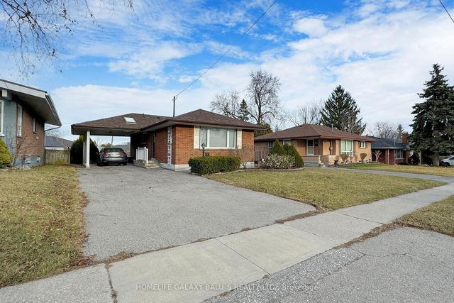 633 Gibbons St, House detached with 3 bedrooms, 2 bathrooms and 5 parking in Oshawa ON | Image 1