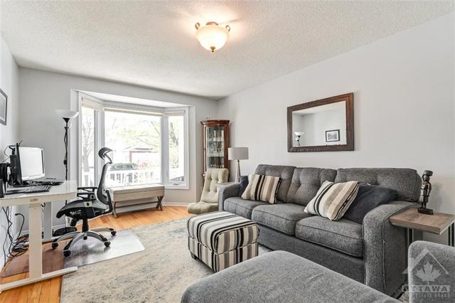 6115 Lariviere Crescent, House detached with 4 bedrooms, 3 bathrooms and 4 parking in Ottawa ON | Image 5