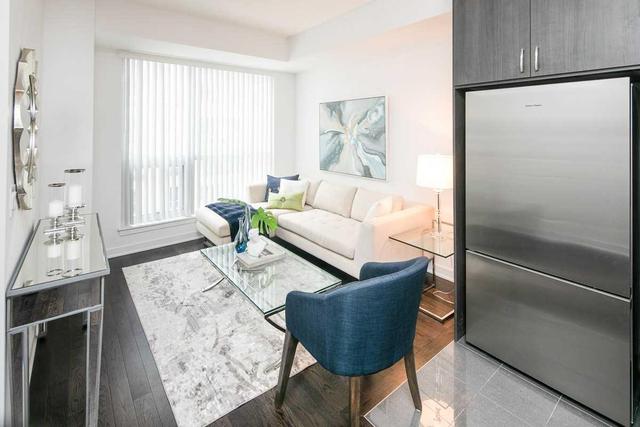 Se504 - 9199 Yonge St, Condo with 2 bedrooms, 2 bathrooms and 1 parking in Richmond Hill ON | Image 3