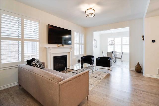 60 Lacrosse Tr, House detached with 4 bedrooms, 3 bathrooms and 3 parking in Vaughan ON | Image 5