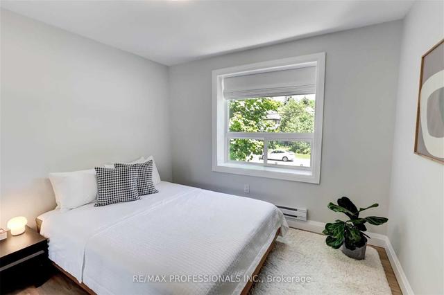 8 - 238 South Kingsway, House detached with 2 bedrooms, 1 bathrooms and 1 parking in Toronto ON | Image 2