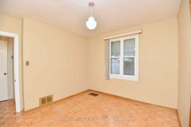 164 East 25th St, House detached with 2 bedrooms, 2 bathrooms and 3 parking in Hamilton ON | Image 11