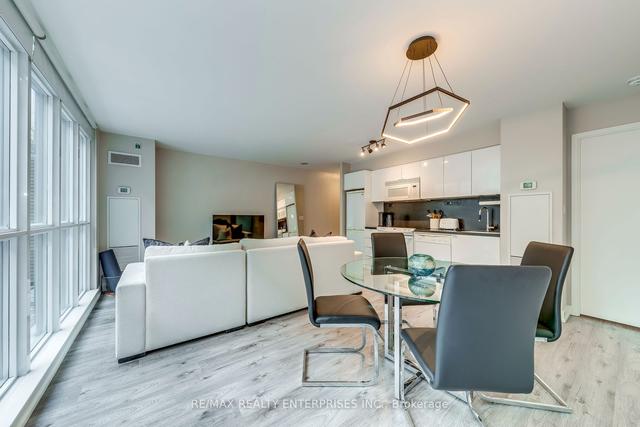 232 - 15 Iceboat Terr, Condo with 2 bedrooms, 2 bathrooms and 0 parking in Toronto ON | Image 11