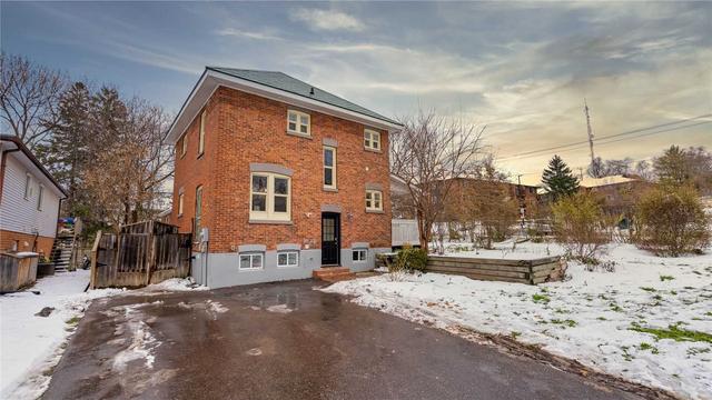 24 Penetang St, House detached with 3 bedrooms, 2 bathrooms and 4 parking in Barrie ON | Image 32
