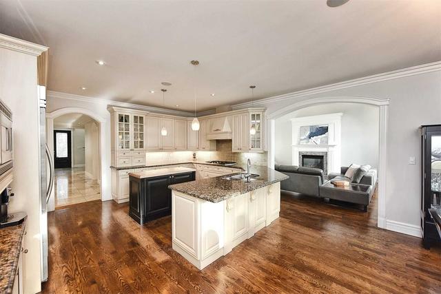 376 Temagami Cres, House detached with 4 bedrooms, 5 bathrooms and 9 parking in Mississauga ON | Image 2