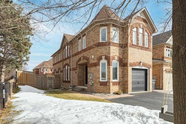 6985 Dunnview Crt, House attached with 4 bedrooms, 3 bathrooms and 5 parking in Mississauga ON | Image 1