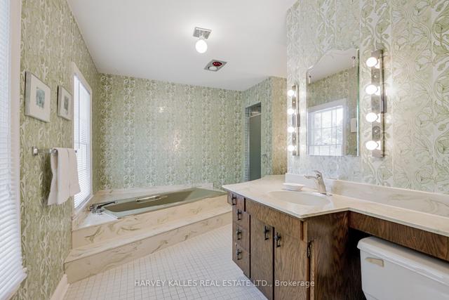 16 Bobwhite Cres, House detached with 5 bedrooms, 5 bathrooms and 4 parking in Toronto ON | Image 19