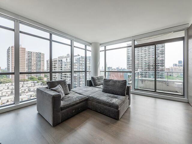 1001 - 281 Mutual St, Condo with 2 bedrooms, 1 bathrooms and 1 parking in Toronto ON | Image 7