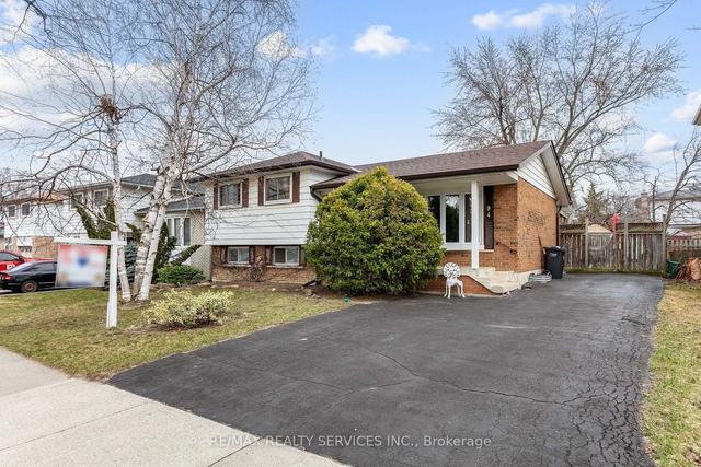 94 Ambleside Dr, House detached with 3 bedrooms, 2 bathrooms and 3 parking in Brampton ON | Image 1