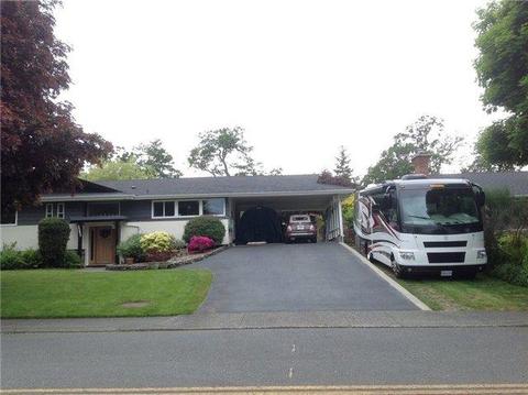 1235 Highrock Ave, House detached with 2 bedrooms, 2 bathrooms and 2 parking in Esquimalt BC | Card Image