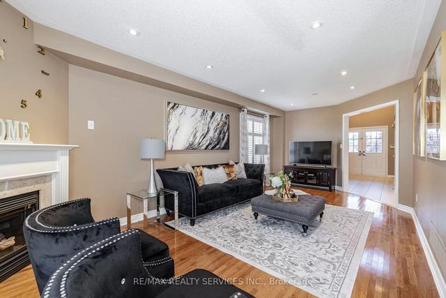 21 Milkweed Cres, House detached with 3 bedrooms, 3 bathrooms and 6 parking in Brampton ON | Image 24