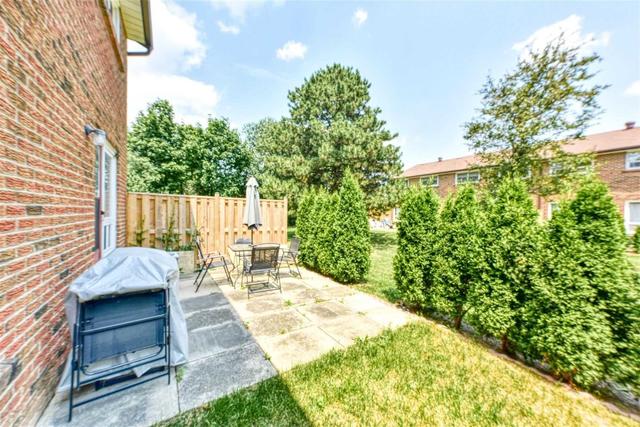 32 Balmoral Dr, Townhouse with 3 bedrooms, 2 bathrooms and 1 parking in Brampton ON | Image 31