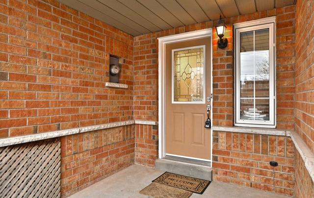 423 Ravineview Way, House attached with 3 bedrooms, 2 bathrooms and 3 parking in Oakville ON | Image 12