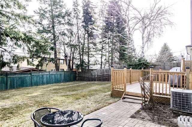 71 Pandora Circ, House detached with 2 bedrooms, 1 bathrooms and 3 parking in Toronto ON | Image 3