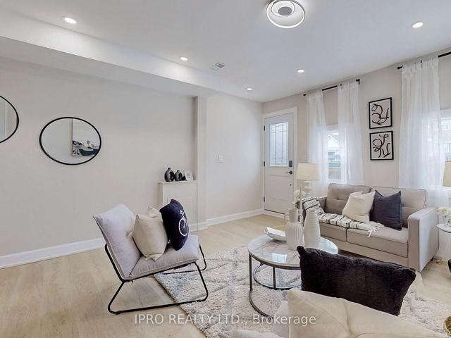 291 Harvie Ave, House semidetached with 2 bedrooms, 2 bathrooms and 2 parking in Toronto ON | Image 20