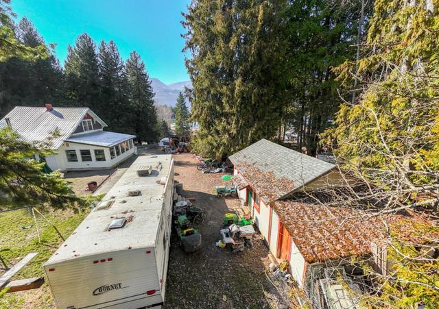 1766 Riondel Road N, House detached with 3 bedrooms, 2 bathrooms and null parking in Central Kootenay A BC | Image 91