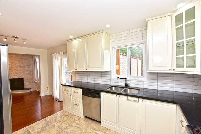 27 Kirk Dr, House detached with 4 bedrooms, 3 bathrooms and 4 parking in Brampton ON | Image 7