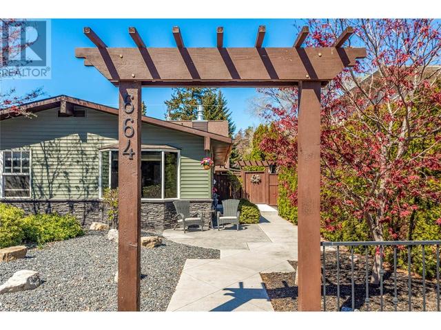 664 Patterson Avenue, House detached with 5 bedrooms, 3 bathrooms and 1 parking in Kelowna BC | Image 4