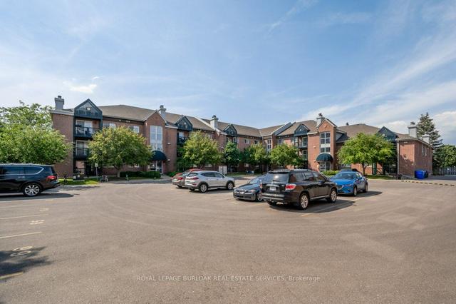 33 - 3085 Kingsway Dr, Condo with 2 bedrooms, 1 bathrooms and 1 parking in Kitchener ON | Image 1