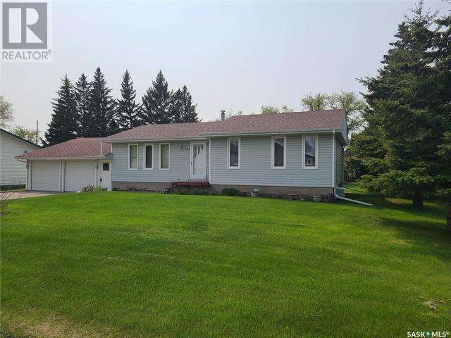 104 Alexander Street, House detached with 4 bedrooms, 2 bathrooms and null parking in Wawota SK | Image 2