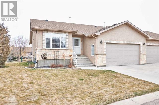 81 Sandstone Place Se, House semidetached with 3 bedrooms, 3 bathrooms and 4 parking in Medicine Hat AB | Image 2