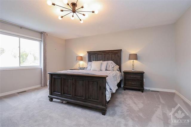 33 Calderwood Way, House detached with 4 bedrooms, 4 bathrooms and 4 parking in Ottawa ON | Image 18