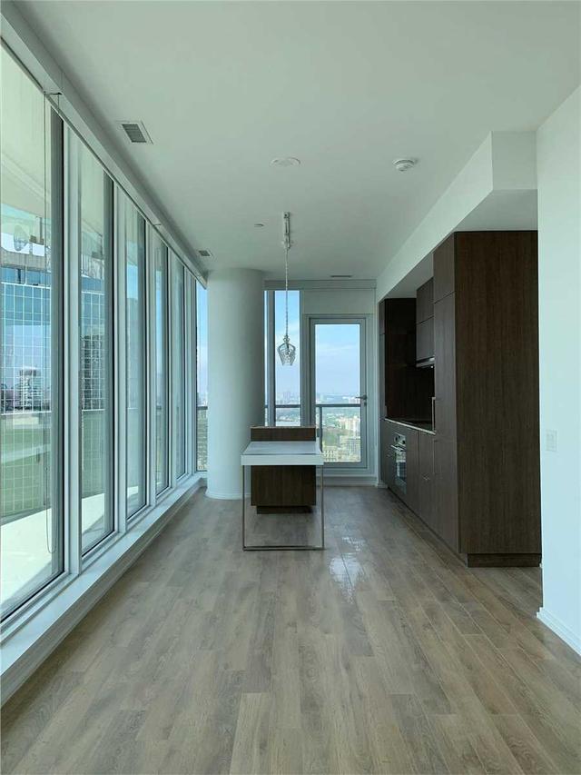 3608 - 197 Yonge St, Condo with 3 bedrooms, 2 bathrooms and 1 parking in Toronto ON | Image 2