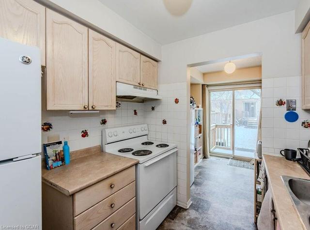 68 - 302 College Avenue W, House attached with 4 bedrooms, 2 bathrooms and 2 parking in Guelph ON | Image 14