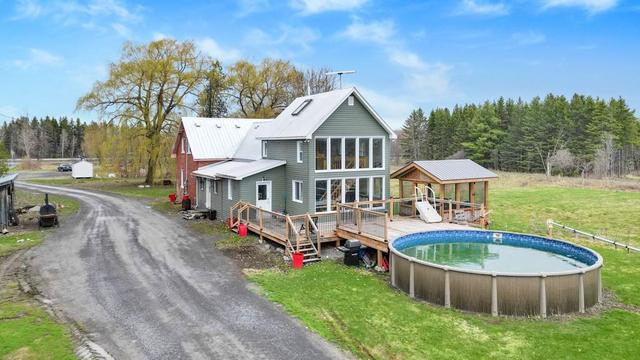 2020 Concession 1 Road, House detached with 3 bedrooms, 2 bathrooms and 8 parking in East Hawkesbury ON | Image 1