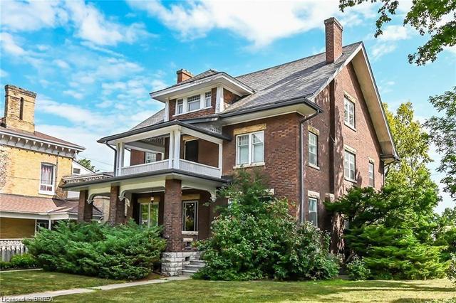 39 William Street, House detached with 7 bedrooms, 3 bathrooms and 3 parking in Brantford ON | Image 1
