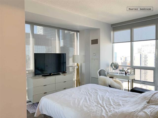 3802 - 761 Bay St, Condo with 2 bedrooms, 2 bathrooms and 1 parking in Toronto ON | Image 2