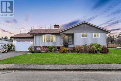 1757 Harmston Ave, House detached with 4 bedrooms, 3 bathrooms and 3 parking in Courtenay BC | Card Image
