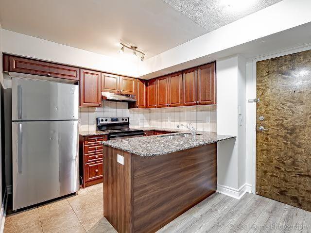 221 - 60 Fairfax Cres, Condo with 2 bedrooms, 1 bathrooms and 1 parking in Toronto ON | Image 7