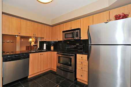 832 - 12 Laidlaw St, Townhouse with 2 bedrooms, 1 bathrooms and 1 parking in Toronto ON | Image 4