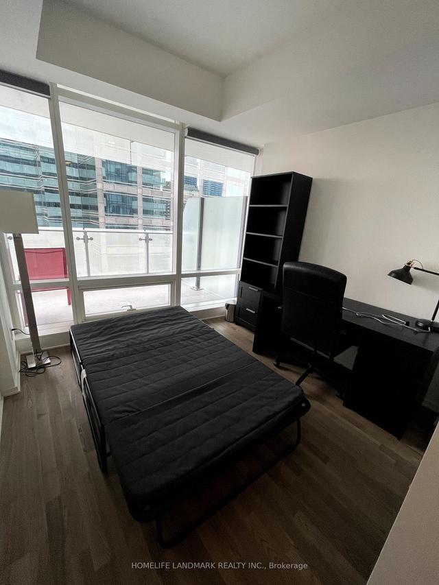 1001 - 1 Bloor St E, Condo with 2 bedrooms, 2 bathrooms and 0 parking in Toronto ON | Image 11
