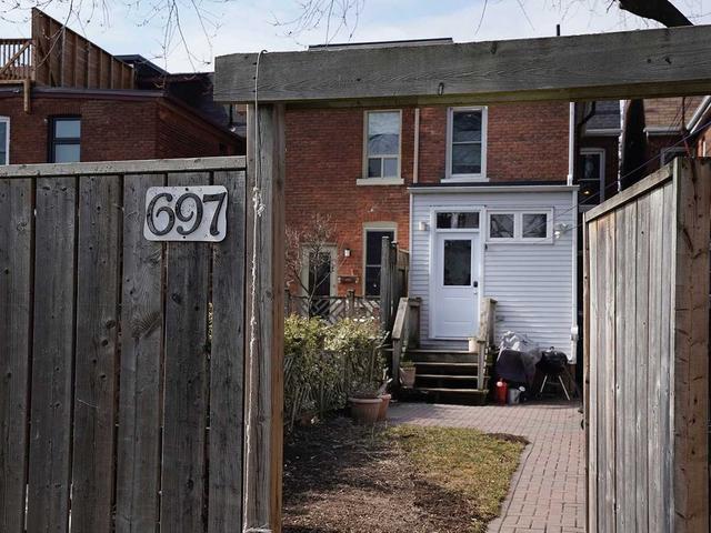 697 Shaw St, House semidetached with 3 bedrooms, 2 bathrooms and 2 parking in Toronto ON | Image 25