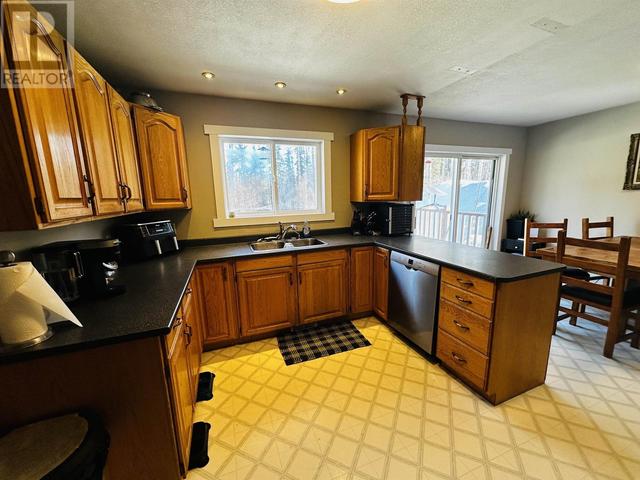 815 Beach Road, House detached with 4 bedrooms, 3 bathrooms and null parking in Bulkley Nechako B BC | Image 20