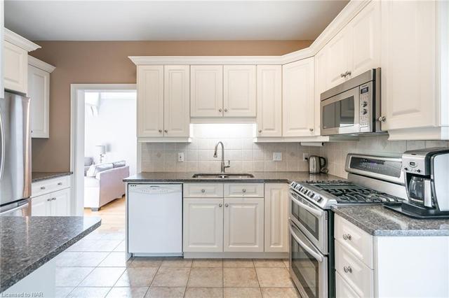 55 Nicholas Drive, House detached with 4 bedrooms, 4 bathrooms and 4 parking in St. Catharines ON | Image 16