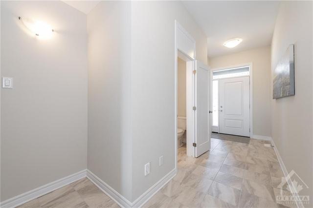 124 Nepeta Crescent, Townhouse with 4 bedrooms, 3 bathrooms and 3 parking in Ottawa ON | Image 2