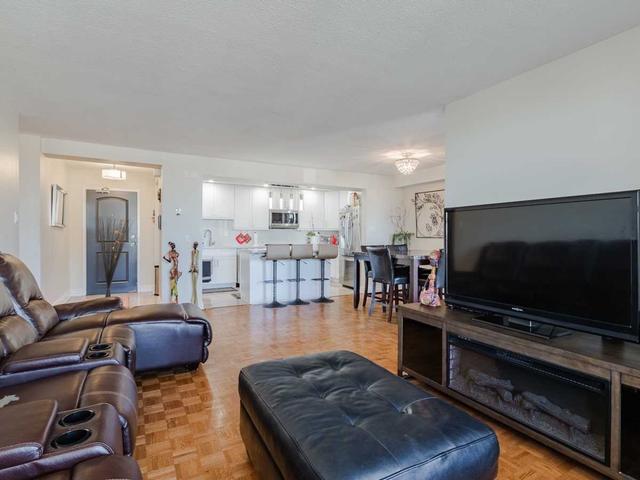 810 - 511 The West Mall, Condo with 3 bedrooms, 2 bathrooms and 1 parking in Toronto ON | Image 4