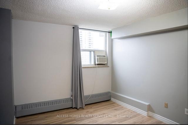 1006 - 370 Dixon Rd, Condo with 2 bedrooms, 1 bathrooms and 1 parking in Toronto ON | Image 5