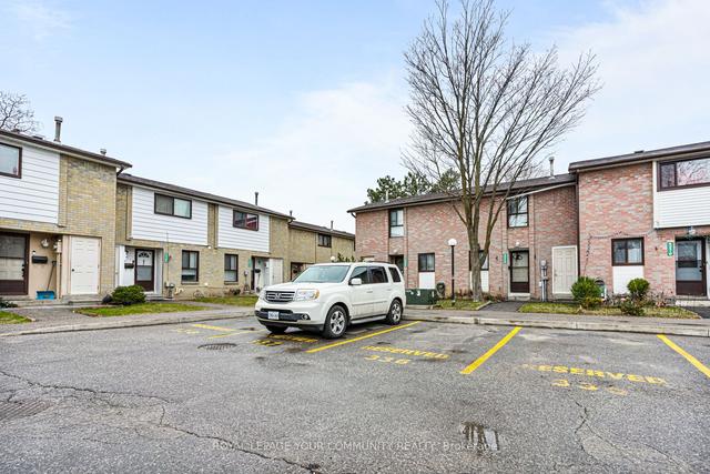 336 Fleetwood Cres, Townhouse with 3 bedrooms, 2 bathrooms and 1 parking in Brampton ON | Image 12
