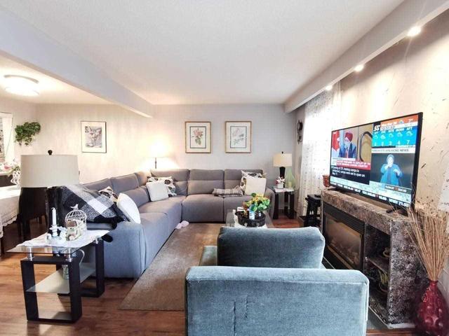 42 - 43 Nadia Pl, Townhouse with 4 bedrooms, 3 bathrooms and 1 parking in Oakville ON | Image 9