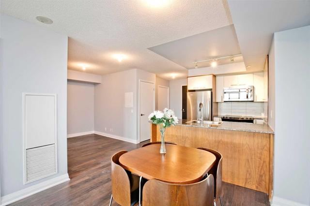 1003 - 5 Valhalla Inn Rd, Condo with 1 bedrooms, 1 bathrooms and 1 parking in Toronto ON | Image 3