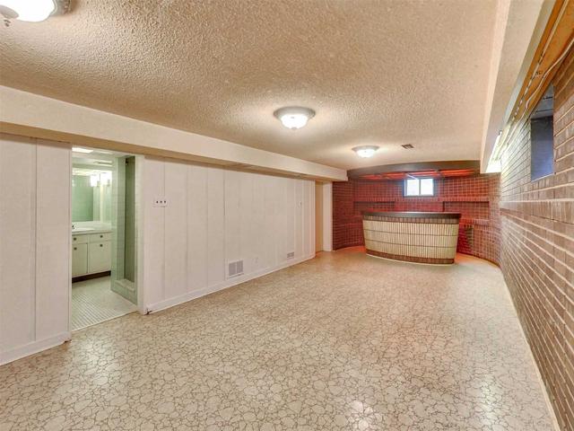 2356 Delkus Cres, House semidetached with 3 bedrooms, 2 bathrooms and 3 parking in Mississauga ON | Image 24