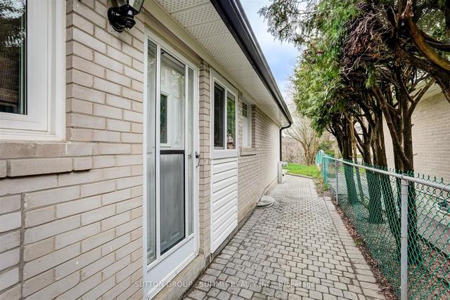 65 Roberts Cres, House detached with 3 bedrooms, 2 bathrooms and 4 parking in Brampton ON | Image 19