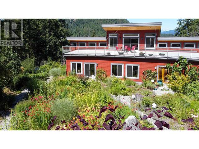12895 - 12899 Sunshine Coast Highway, House detached with 3 bedrooms, 3 bathrooms and null parking in Sunshine Coast A BC | Image 2