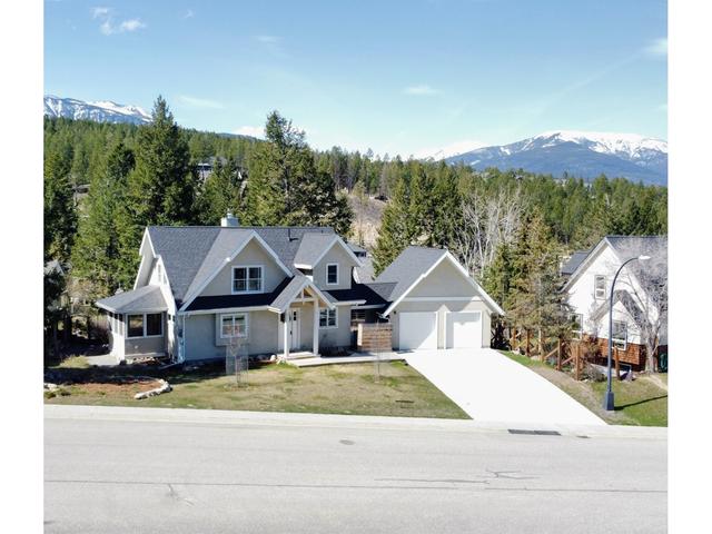 218 Westridge Drive, House detached with 3 bedrooms, 3 bathrooms and 6 parking in Invermere BC | Image 2